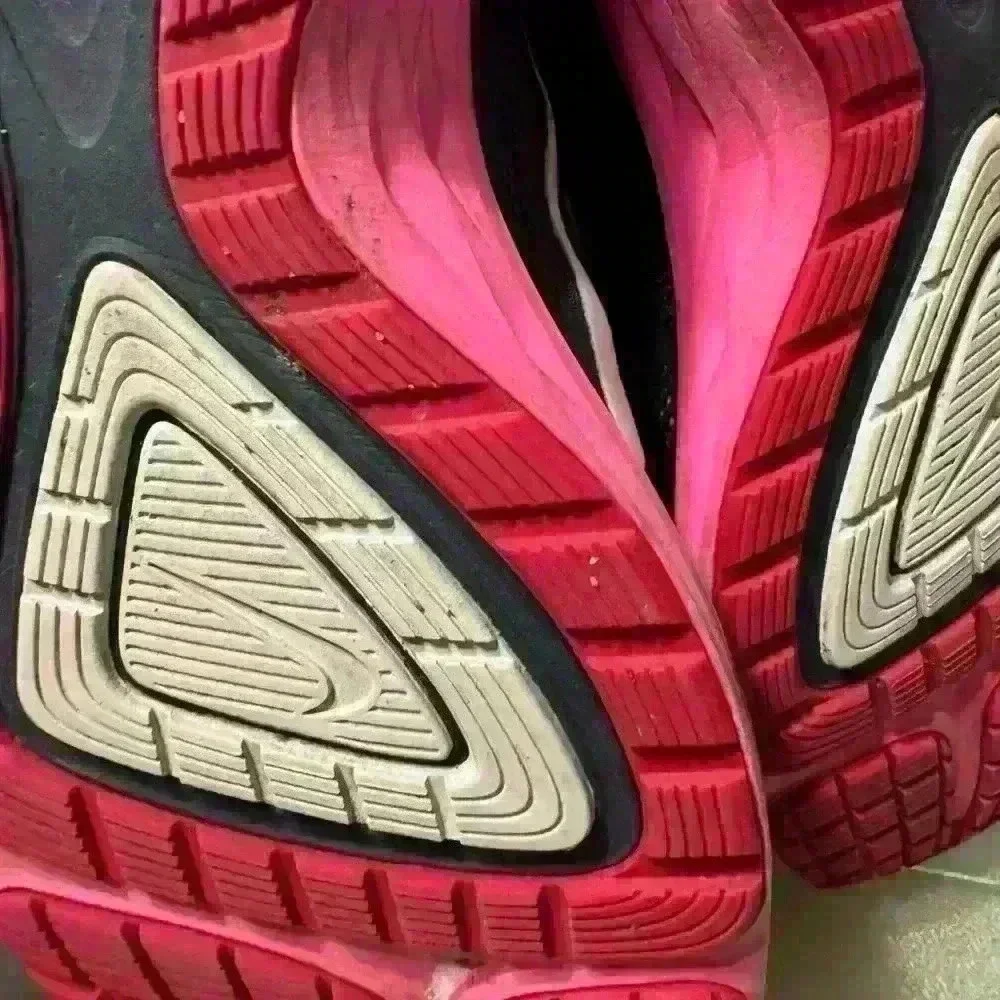 Used Women’s Nike Shoes Size 10